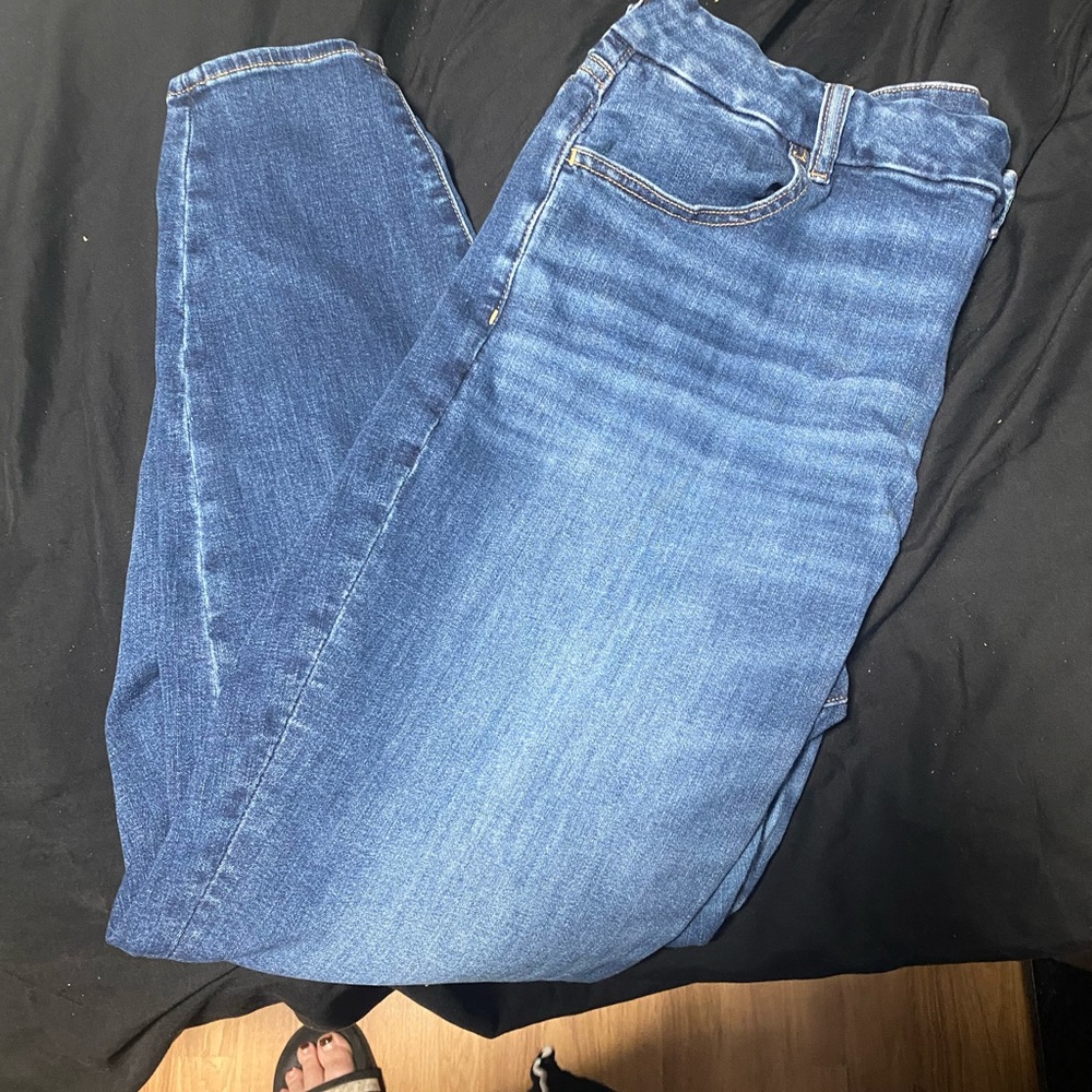 American eagle darker wash jeans (no holes)